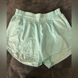 Lululemon hotty hot 4”shorts